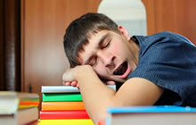 上网过度将导致青少年睡眠不佳？英国研究这样说